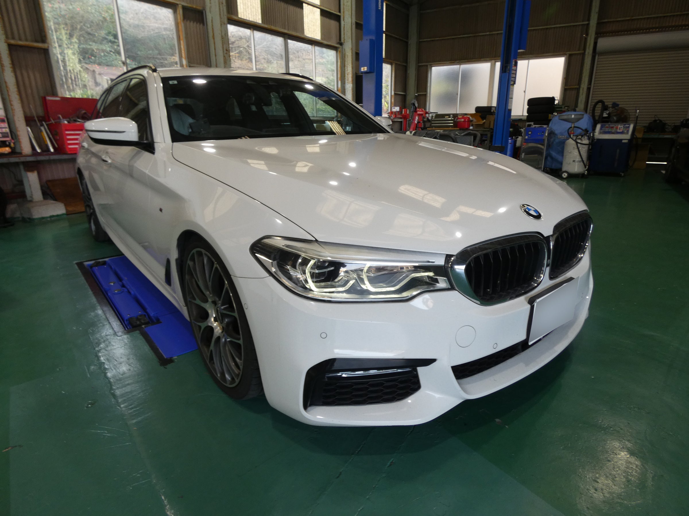 BMW(G31)デイライトリペアとラジエータ交換